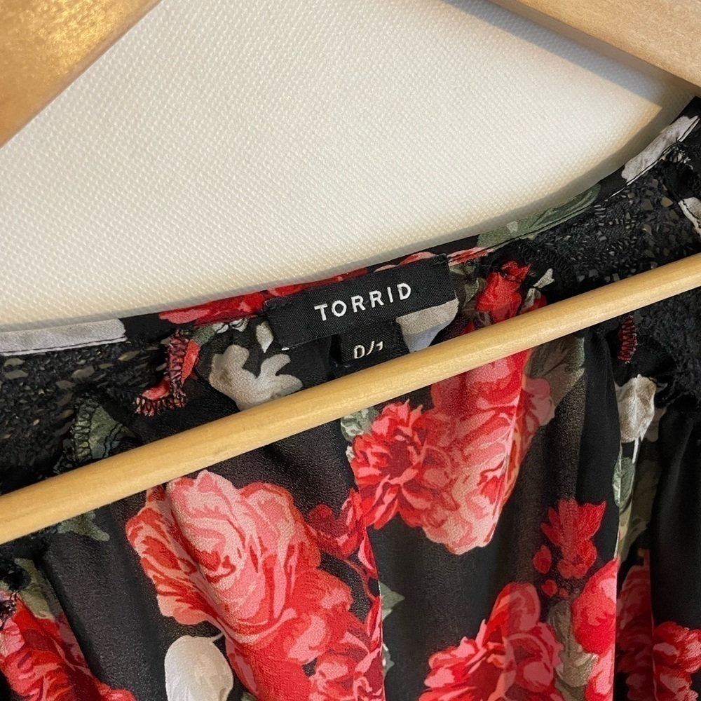 TORRID Red Floral Kimono Open Front Size 0-1 Sheer
3/4 Sleeve duster - Picture 3 of 6